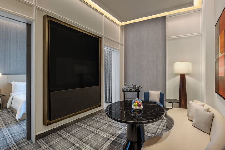 Room 27 of 82