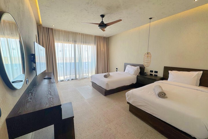 Room 10 of 150