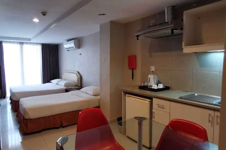 Room 17 of 40