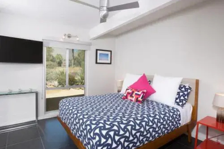 Room 4 of 11