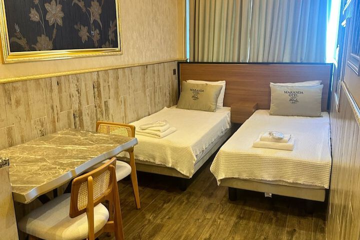 Room 16 of 170