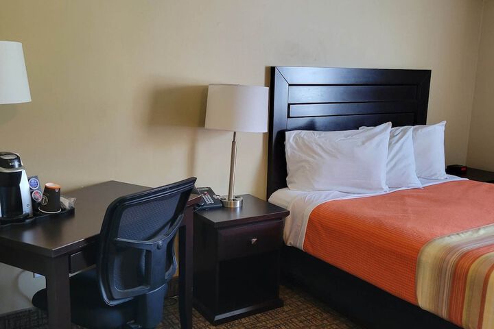 Room 11 of 25