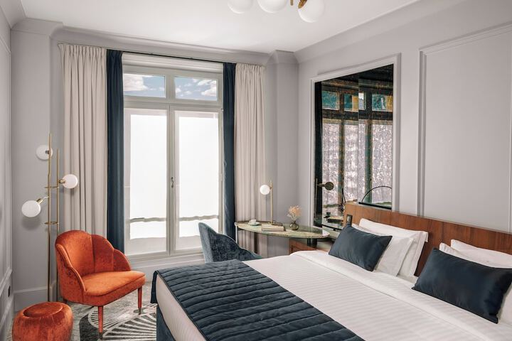 Room 55 of 200