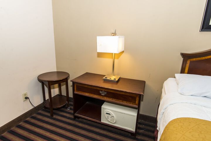 2 Queen Beds (4 of 14)
