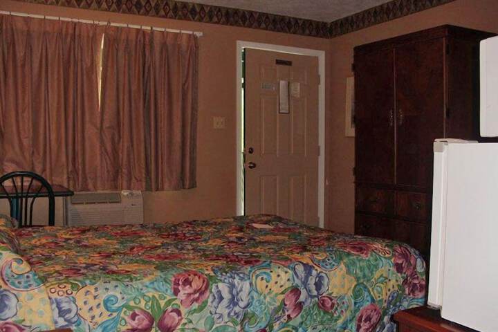 Room 9 of 12