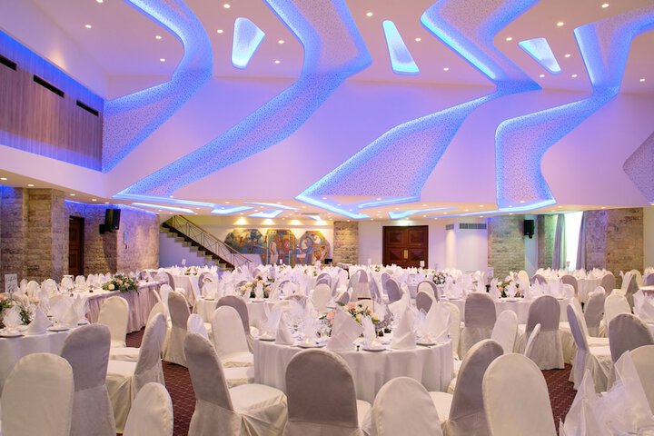 Ballroom/Hall 48 of 58