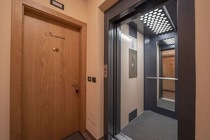 Room 8 of 14