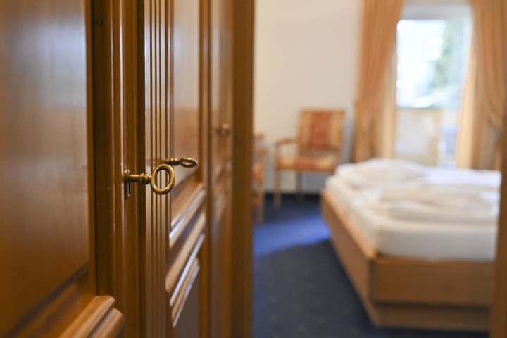Room 16 of 31