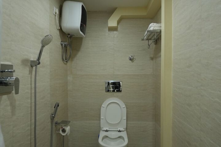 Room 13 of 16