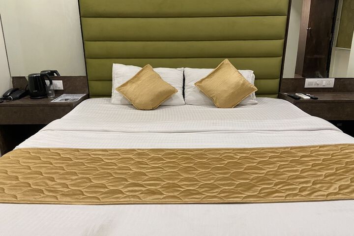 Room 4 of 15