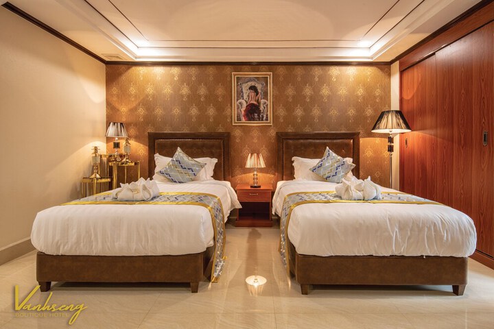 Room 7 of 24