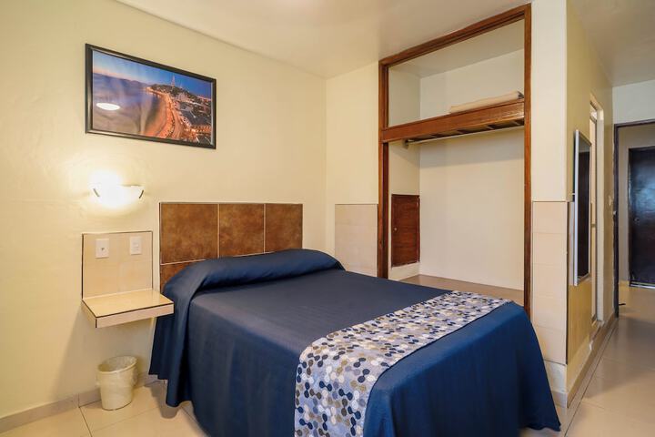 Room 9 of 25