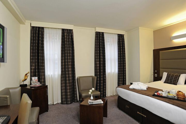 Room 28 of 105