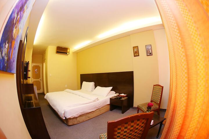 Room 18 of 34