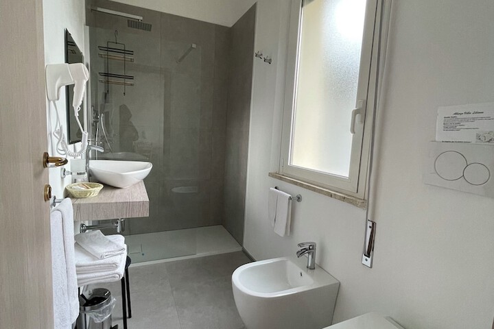 Room 52 of 112