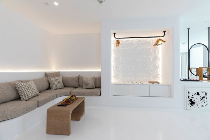 Room 15 of 74
