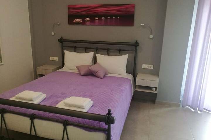 Room 15 of 104