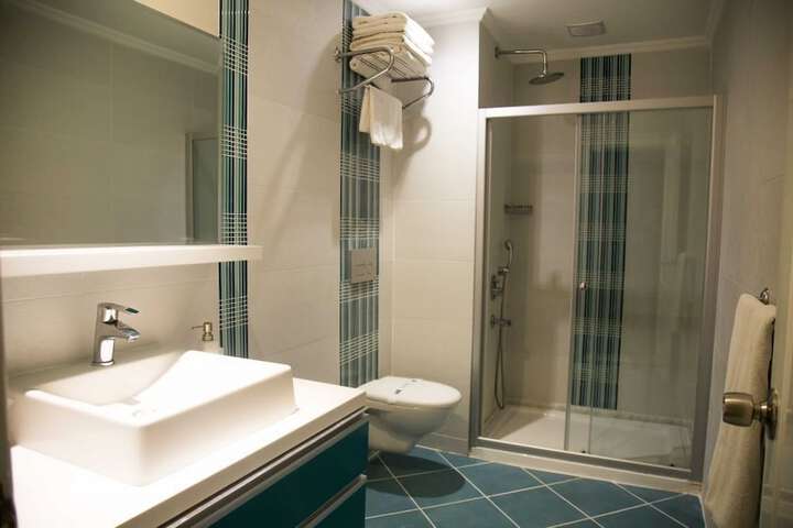 Room 10 of 34