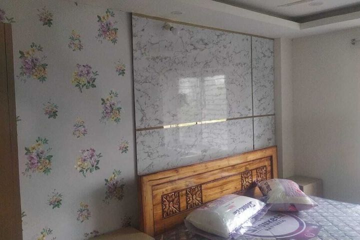 Room 4 of 13