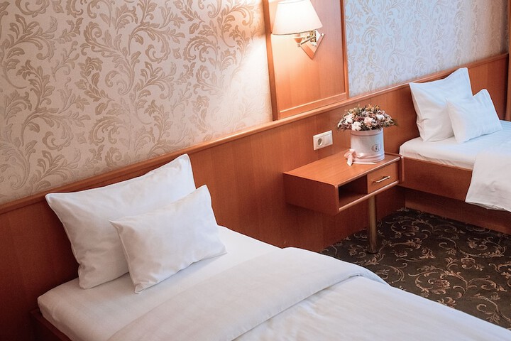 Room 27 of 81
