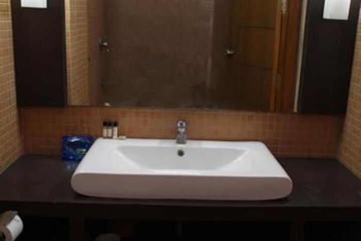 Room 6 of 31