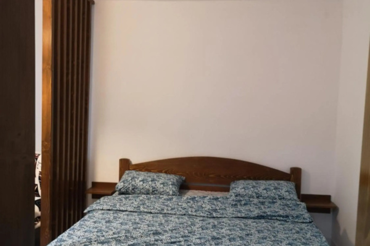 Room 5 of 10