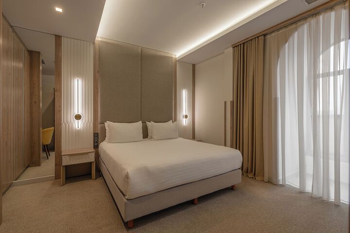 Room 6 of 43