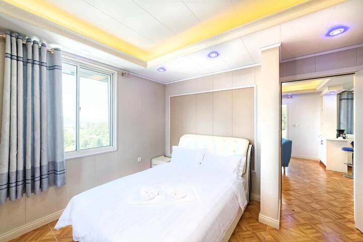 Room 4 of 87