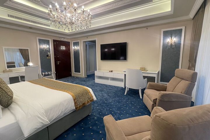 Room 35 of 104
