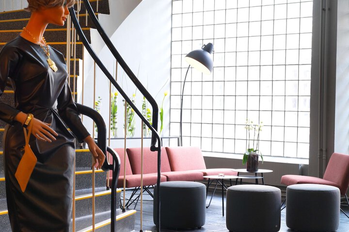 Entrance & Lobby