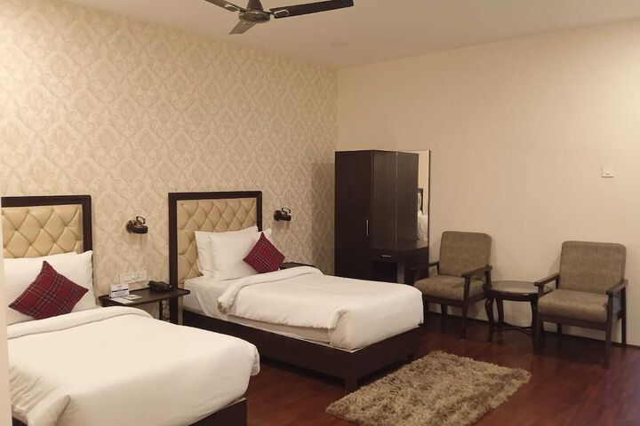 Room 8 of 37
