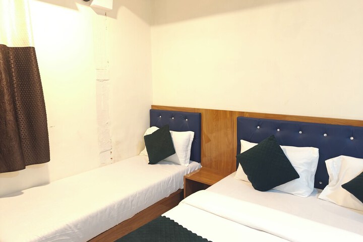 Room 53 of 76