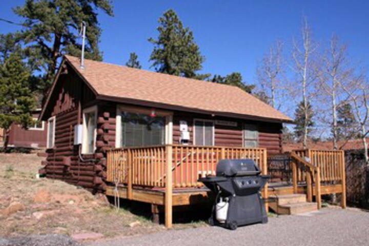 Lazy R Cottages 3 cabin in Estes Park, CO