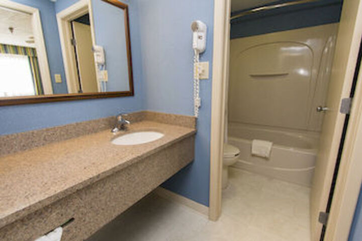 Room 2 of 33