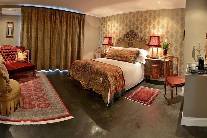 Room 4 of 37