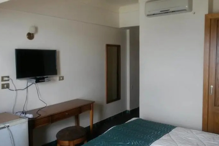 Room 2 of 9