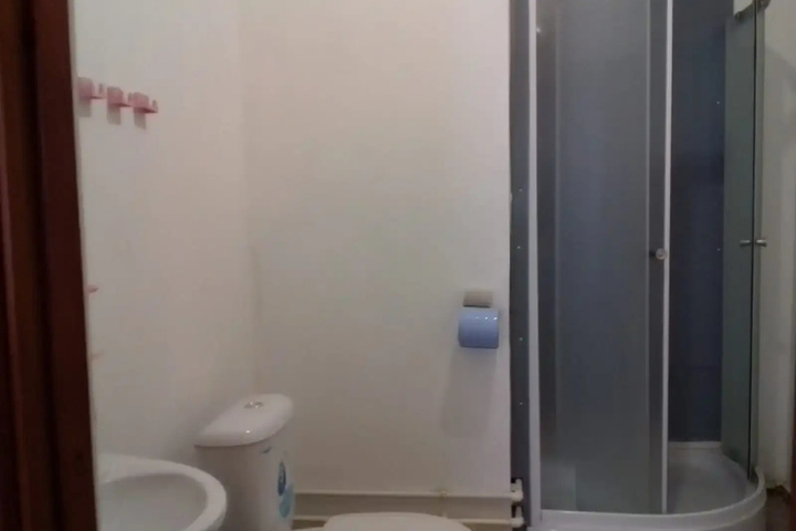 Room 8 of 9