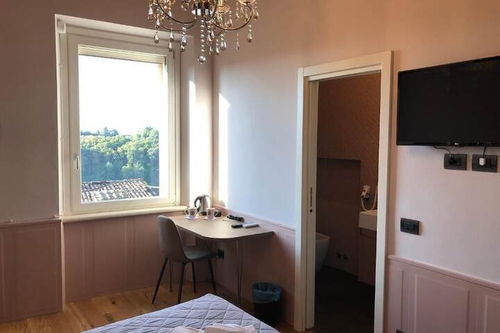 Room 32 of 68