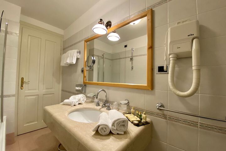 Room 80 of 161