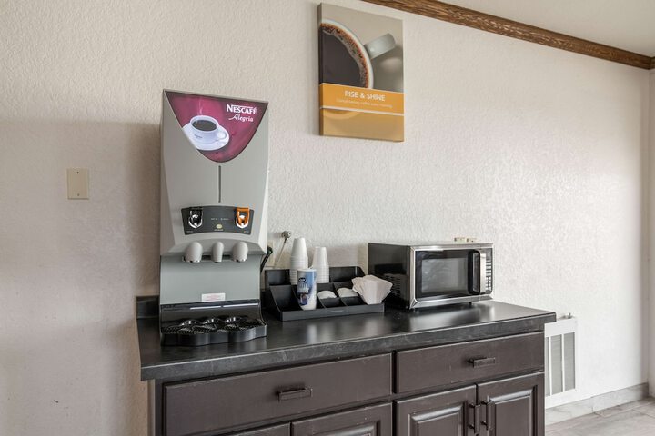 Breakfast/Coffee Service 28 of 34