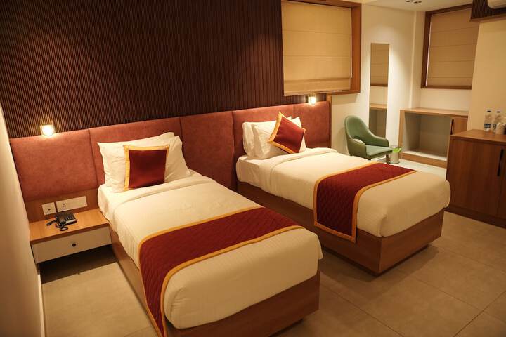Room 5 of 11