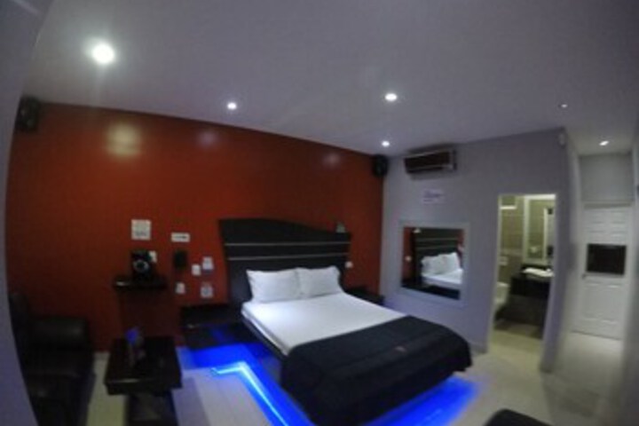 Room 53 of 78