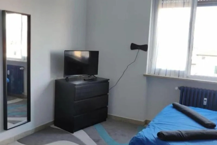 Room 2 of 9