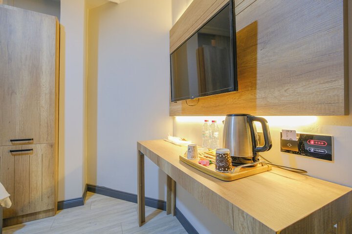 Room 10 of 25