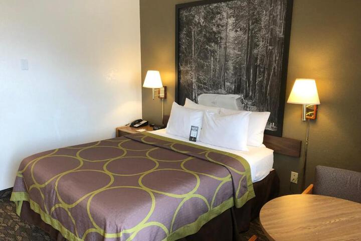 1 Queen Bed (5 of 49)