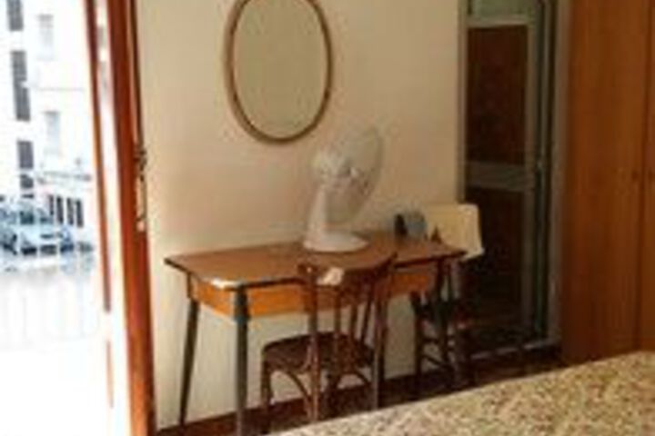 Room 12 of 30