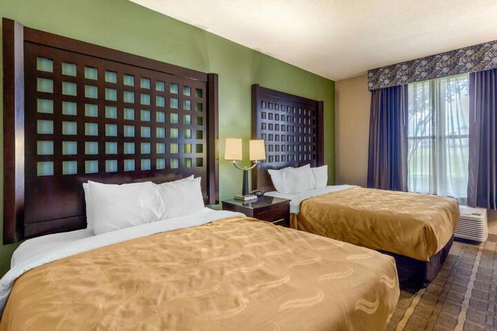 2 Queen Beds (3 of 14)