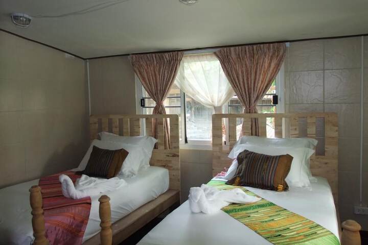 Room 9 of 50