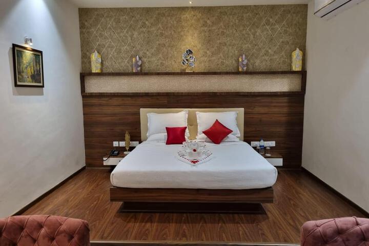 Happys Hotel