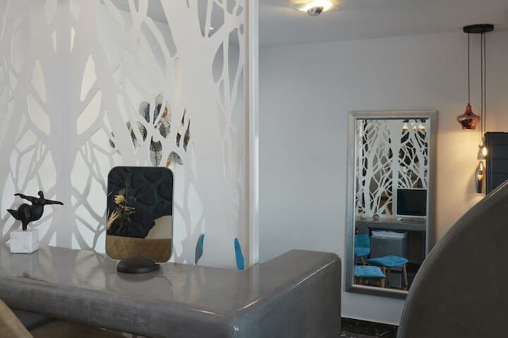 Room 33 of 190